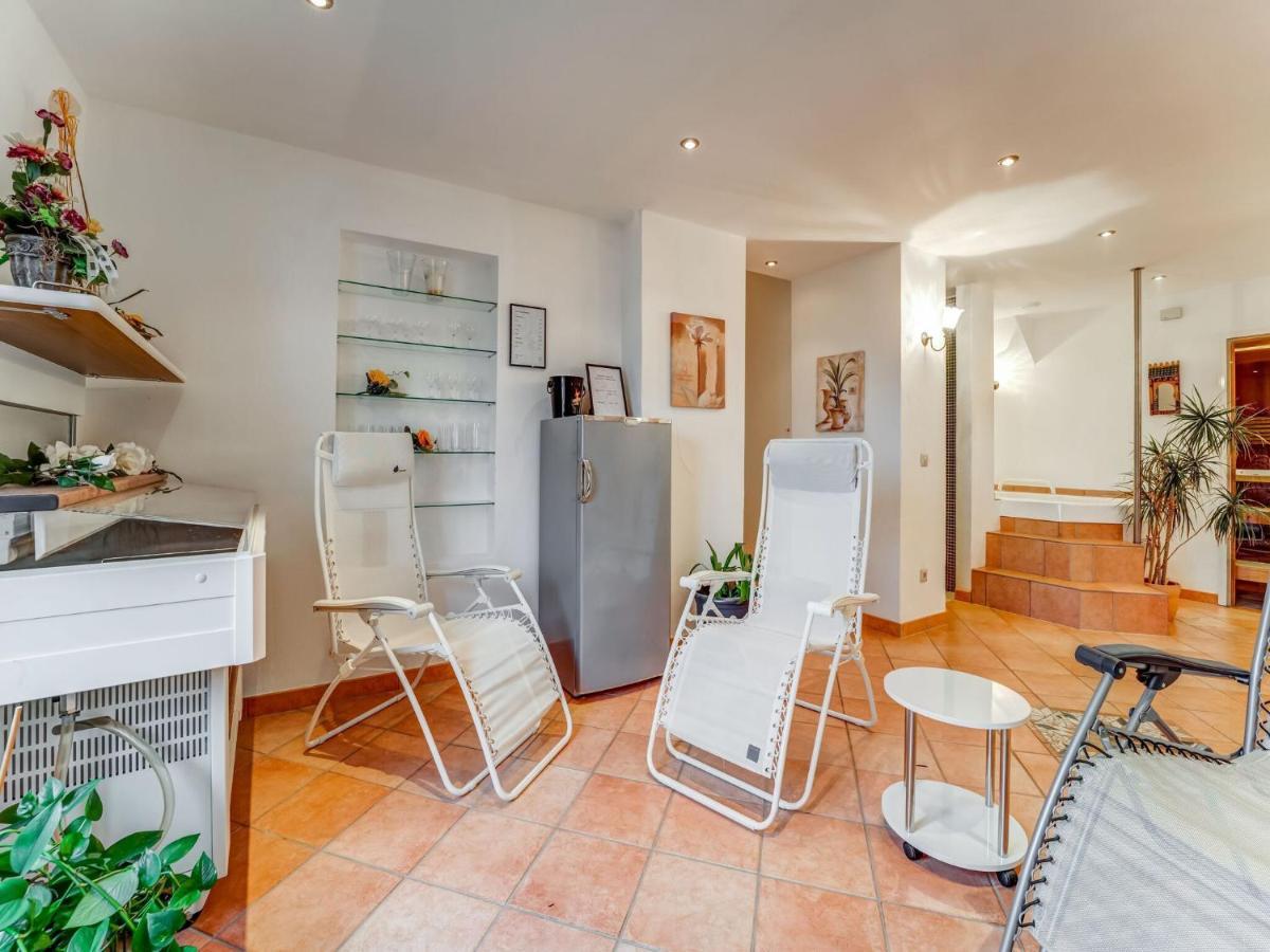Apartment With Wellness Oasis 헬렌탈 외부 사진