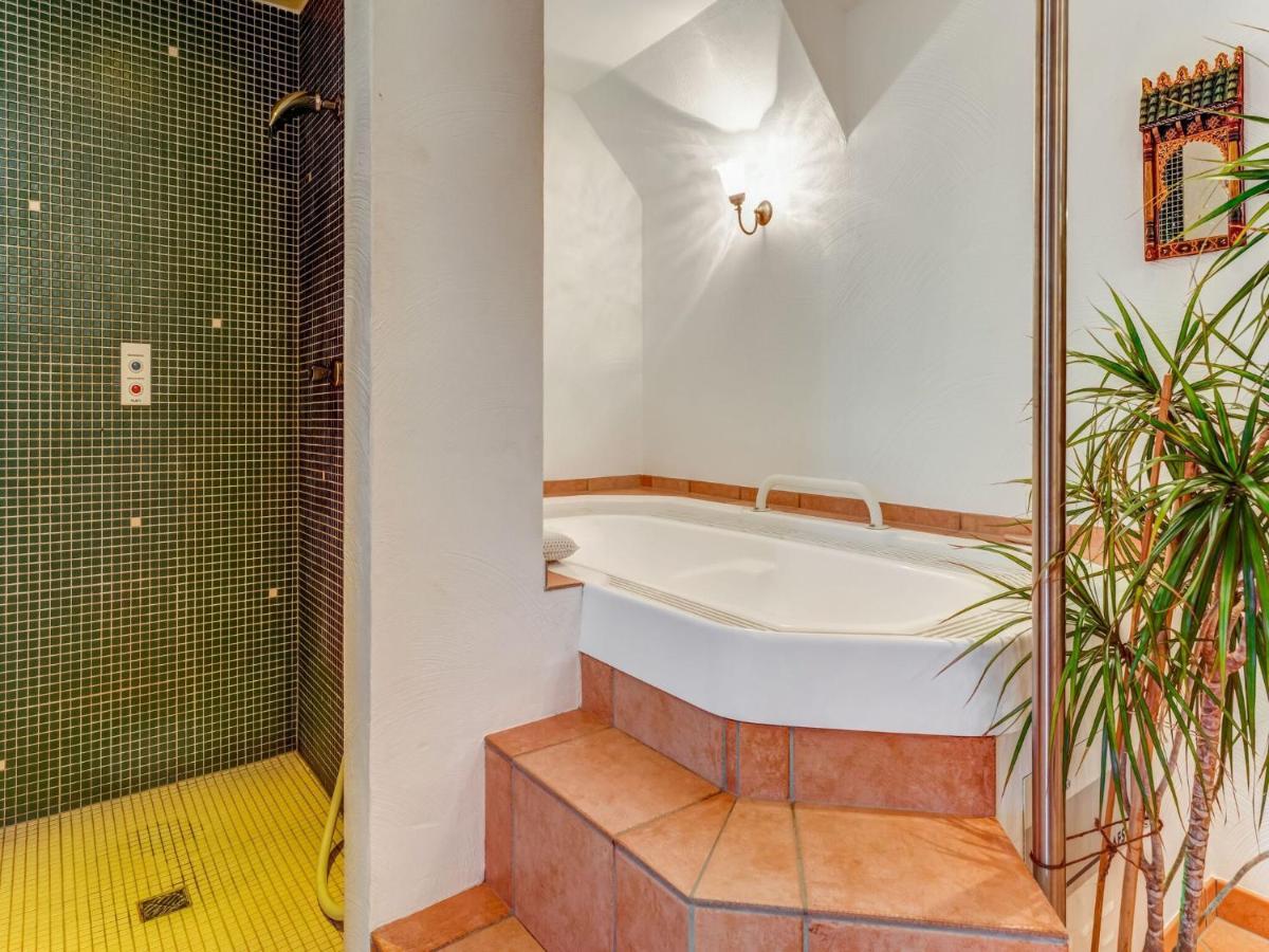 Apartment With Wellness Oasis 헬렌탈 외부 사진